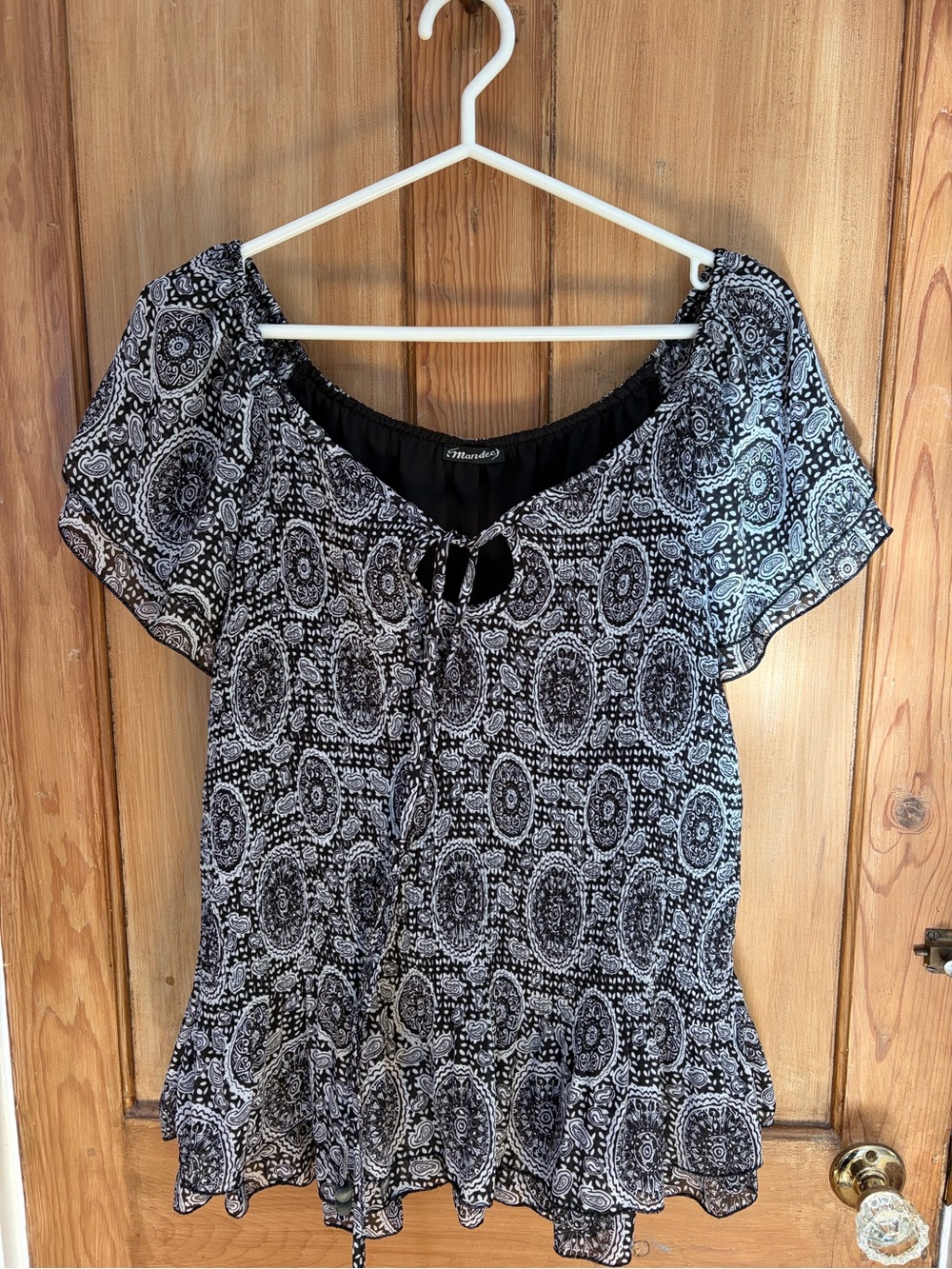 mandee Black & White Paisley Tie-Front Flutter Sleeve Blouse